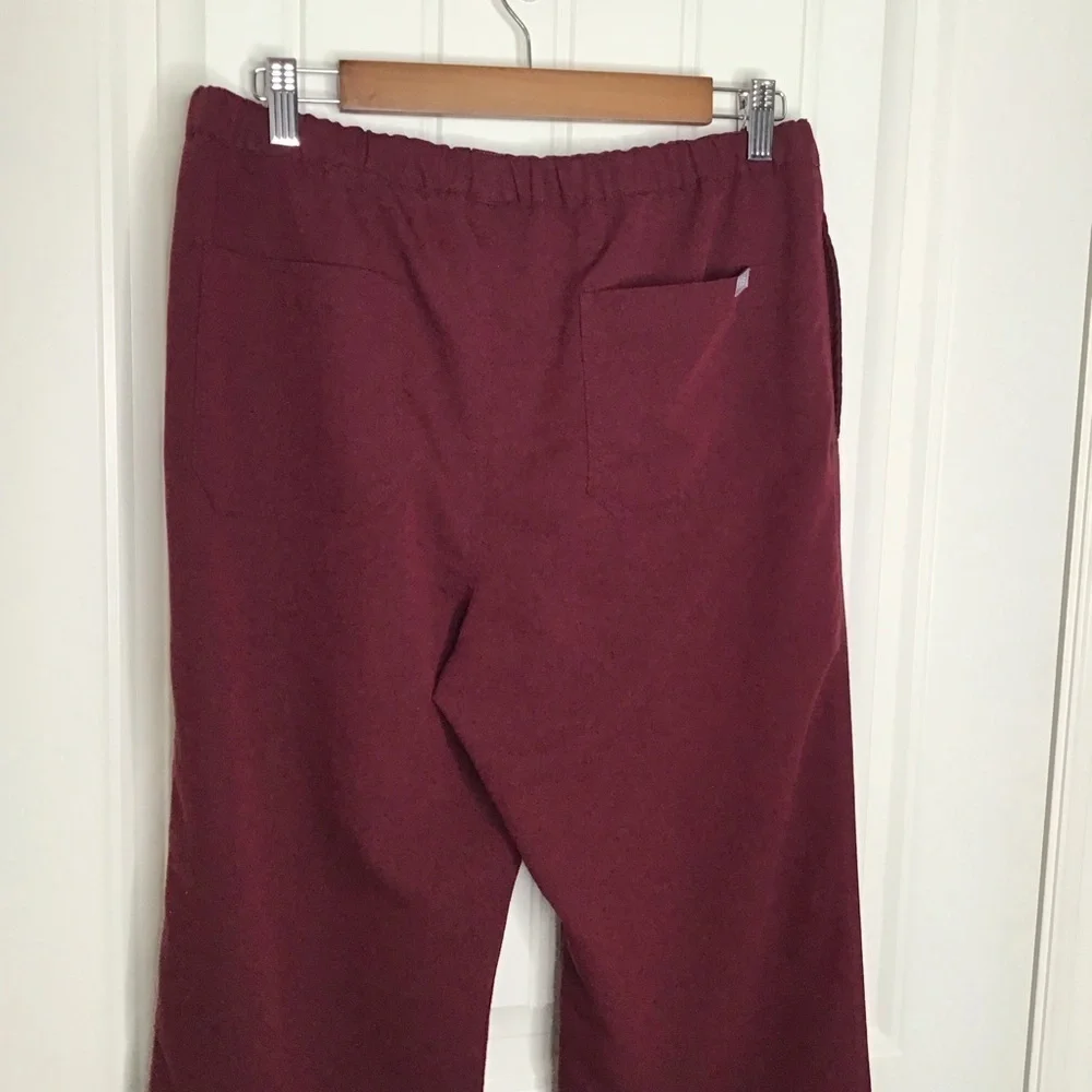Figs Pisco Basic Scrub Pants in Burgundy Size Medium.